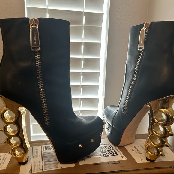 DSquared2 Gold brass knuckle boots - Picture 3 of 5